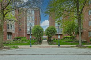 27 E Hattendorf Avenue 213, Roselle, IL 60172