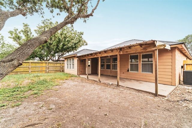 1013 La Mirada, Portland, TX 78374