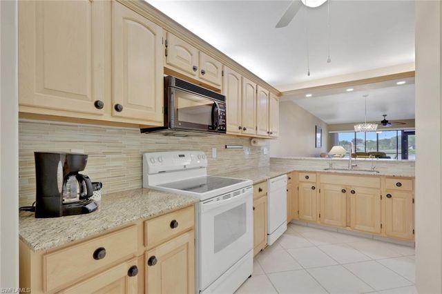 4330 Chantelle DR # F105, Naples, FL 34112