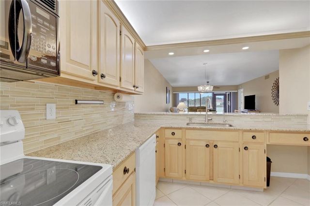 4330 Chantelle DR # F105, Naples, FL 34112