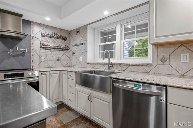 10 Briarwood Court, Warrenton, MO 63383