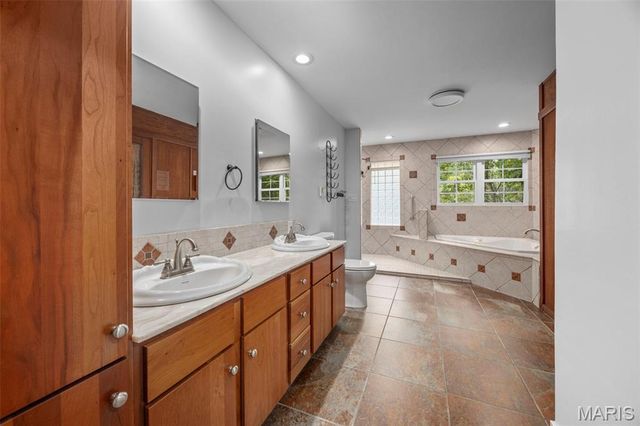 10 Briarwood Court, Warrenton, MO 63383
