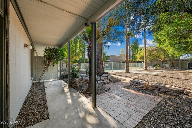 1101 E BETHANY HOME Road 8, Phoenix, AZ 85014