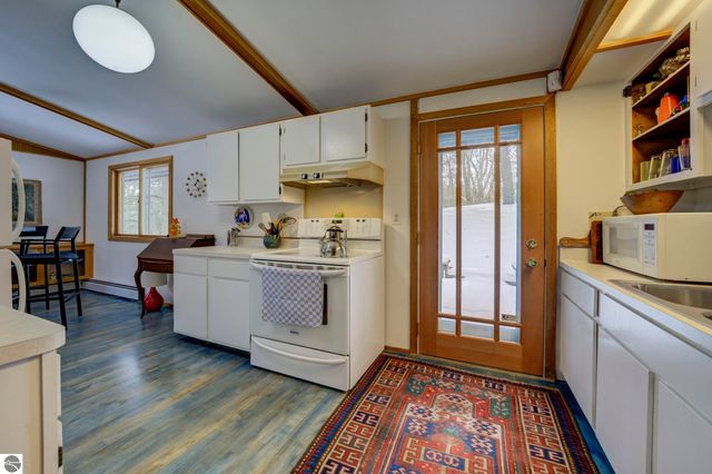 3312 Old State Road, Frankfort, MI 49635