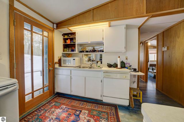 3312 Old State Road, Frankfort, MI 49635