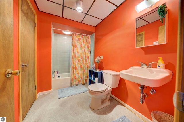 3312 Old State Road, Frankfort, MI 49635