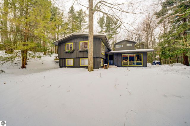 3312 Old State Road, Frankfort, MI 49635