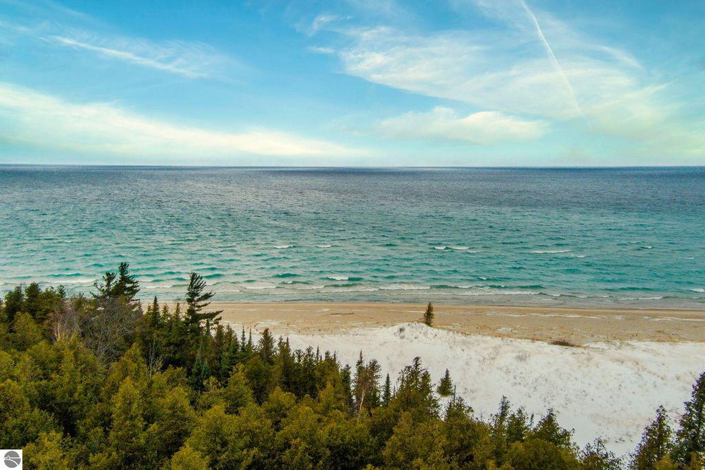 3312 Old State Road, Frankfort, MI 49635