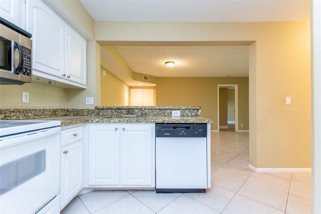 5721 Riverside Dr 202B5, Coral Springs, FL 33067