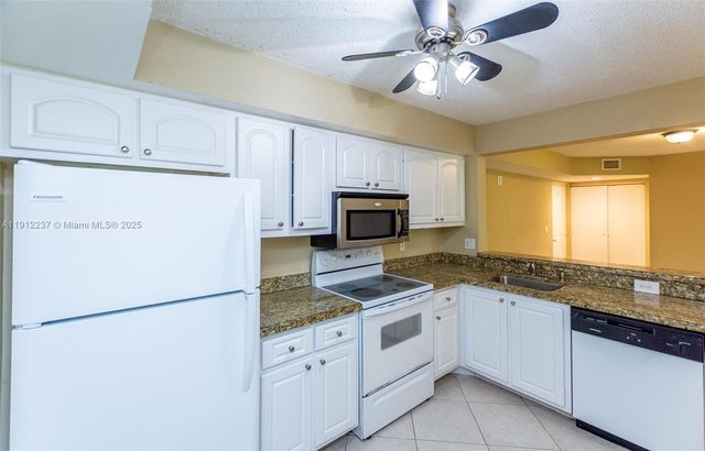 5721 Riverside Dr 202B5, Coral Springs, FL 33067