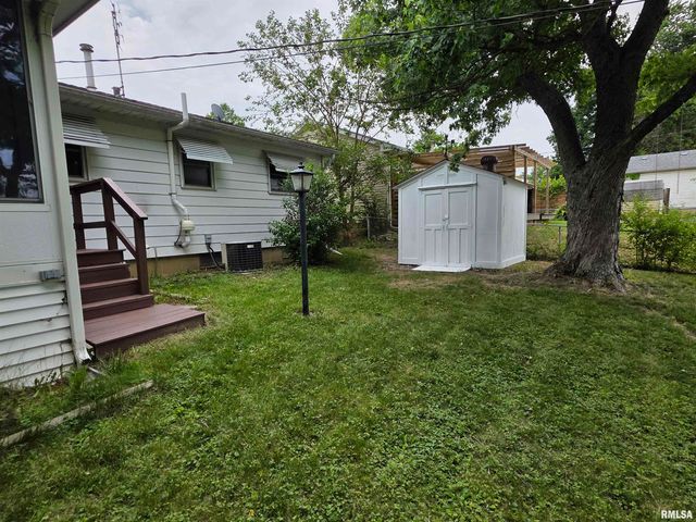 233 BRIARGATE Road, Washington, IL 61571