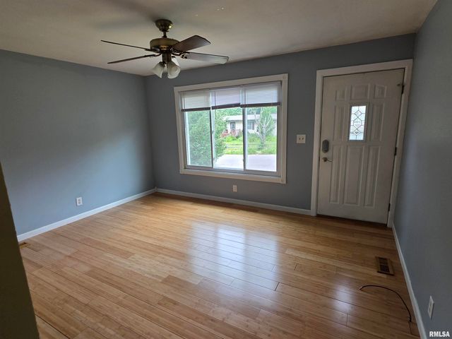 233 BRIARGATE Road, Washington, IL 61571