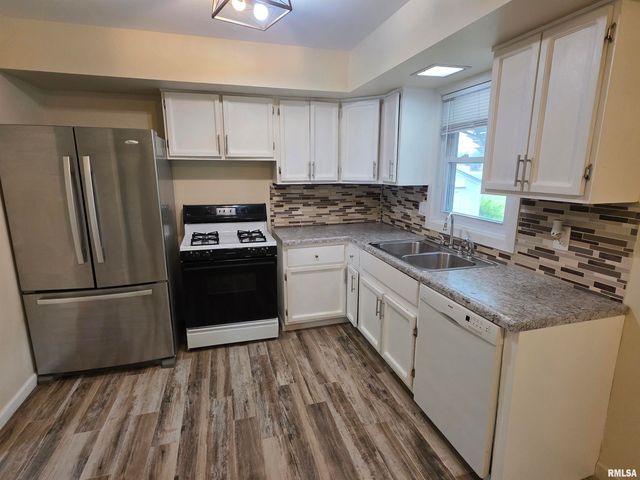 233 BRIARGATE Road, Washington, IL 61571