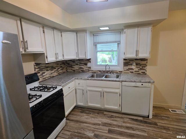 233 BRIARGATE Road, Washington, IL 61571