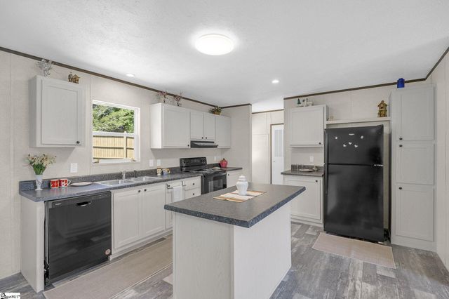 375 Griggs Road, Six Mile, SC 29682