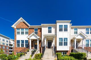 69 Nicholas Drive W, Des Plaines, IL 60016