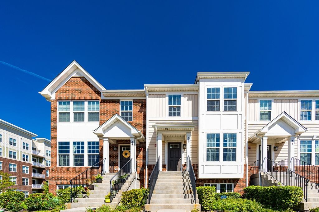 69 Nicholas Drive W, Des Plaines, IL 60016