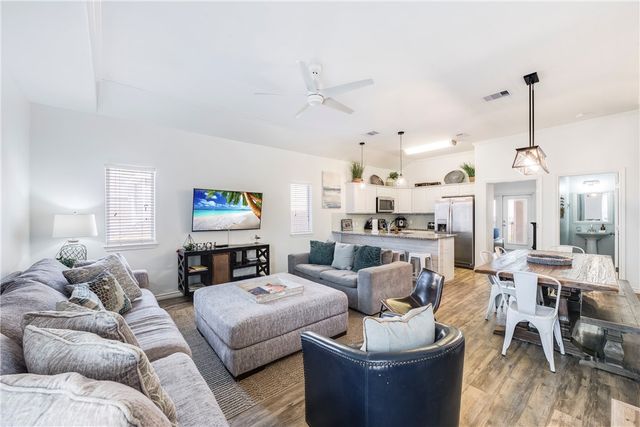 1813 S 11th St 601, Port Aransas, TX 78373