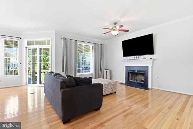 43253 STONEWALL POND ST, Chantilly, VA 20152