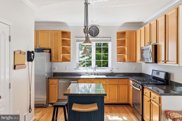 43253 STONEWALL POND ST, Chantilly, VA 20152