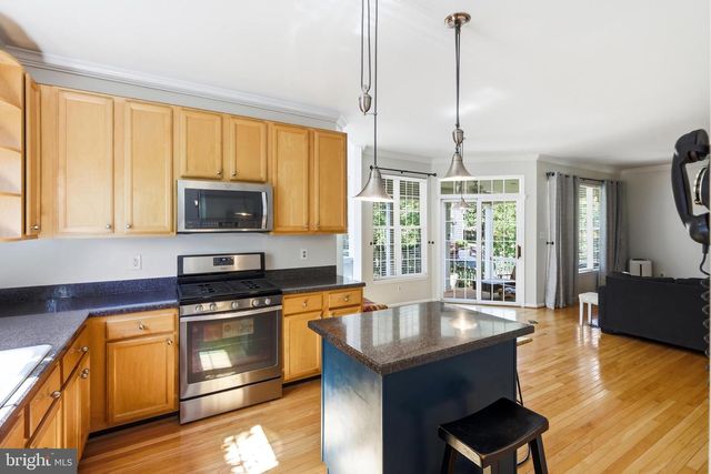 43253 STONEWALL POND ST, Chantilly, VA 20152