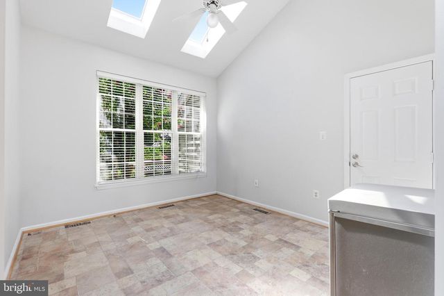 43253 STONEWALL POND ST, Chantilly, VA 20152