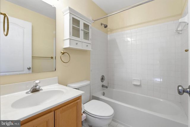 43253 STONEWALL POND ST, Chantilly, VA 20152