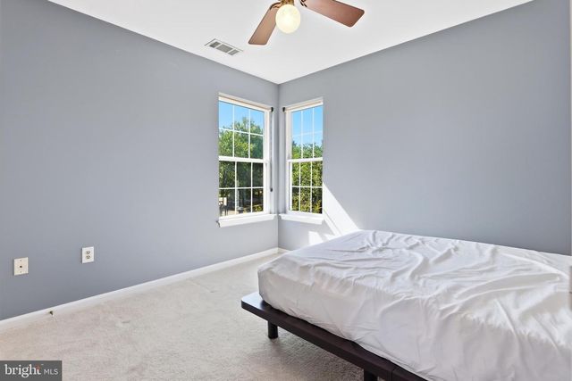 43253 STONEWALL POND ST, Chantilly, VA 20152