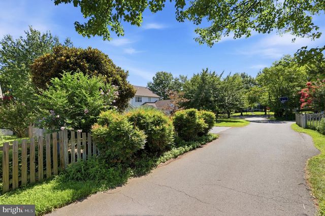 43253 STONEWALL POND ST, Chantilly, VA 20152