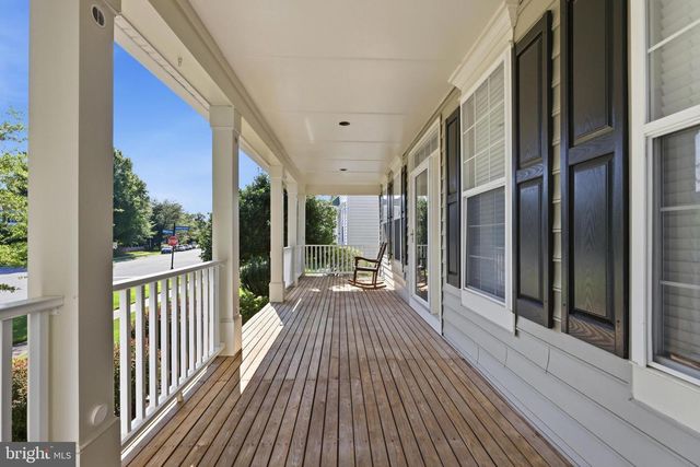 43253 STONEWALL POND ST, Chantilly, VA 20152