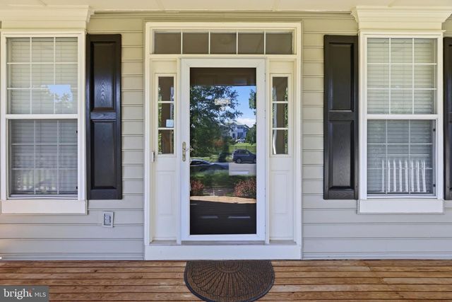 43253 STONEWALL POND ST, Chantilly, VA 20152