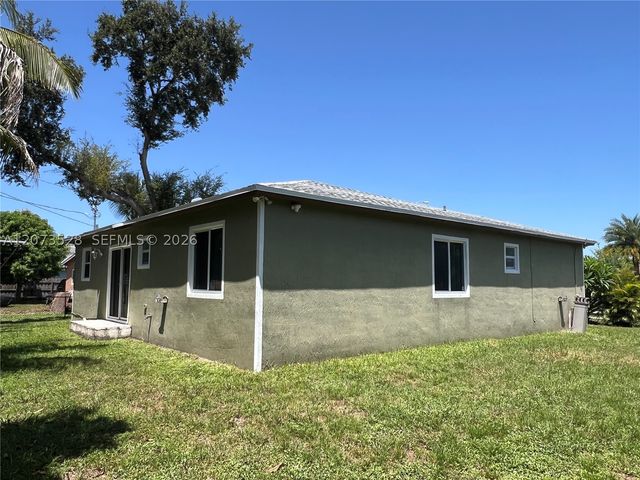 3520 NW 213th Ter, Miami Gardens, FL 33056
