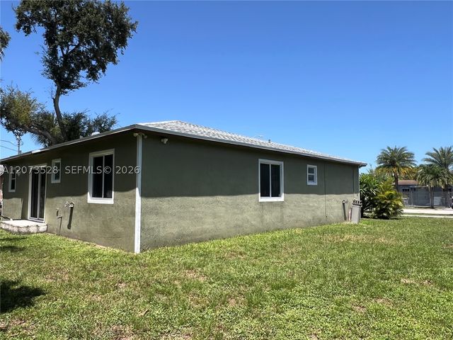 3520 NW 213th Ter, Miami Gardens, FL 33056