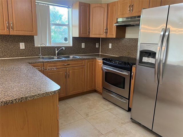 3520 NW 213th Ter, Miami Gardens, FL 33056