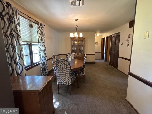 27 OAK LN, Royersford, PA 19468