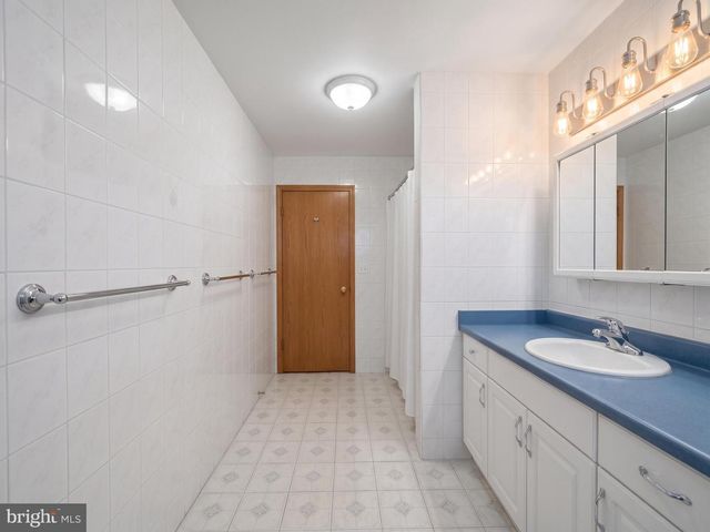 27 OAK LN, Royersford, PA 19468