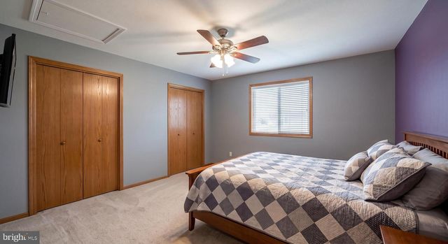27 OAK LN, Royersford, PA 19468