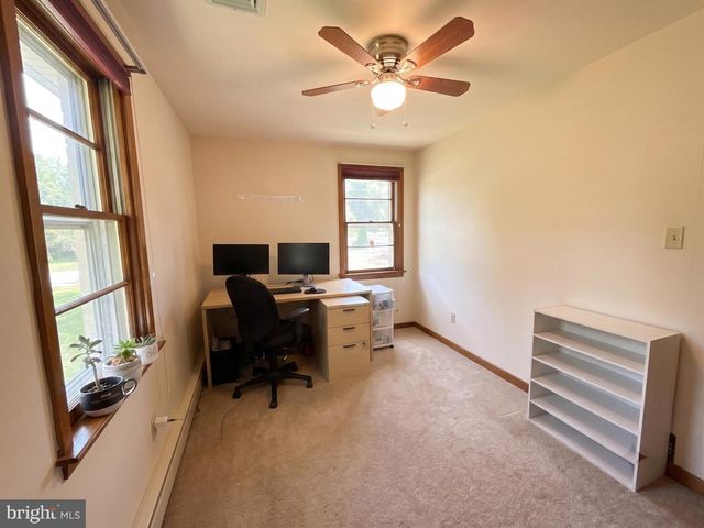 27 OAK LN, Royersford, PA 19468