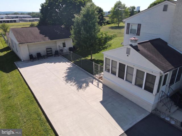 27 OAK LN, Royersford, PA 19468