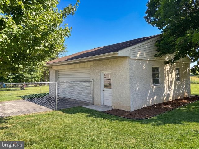 27 OAK LN, Royersford, PA 19468