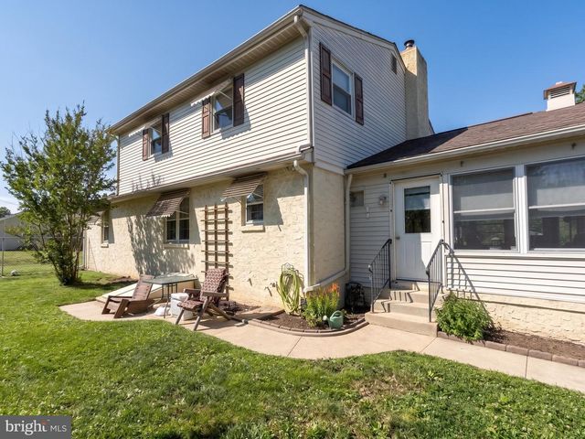 27 OAK LN, Royersford, PA 19468