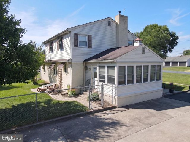 27 OAK LN, Royersford, PA 19468