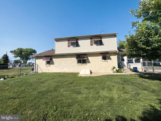 27 OAK LN, Royersford, PA 19468