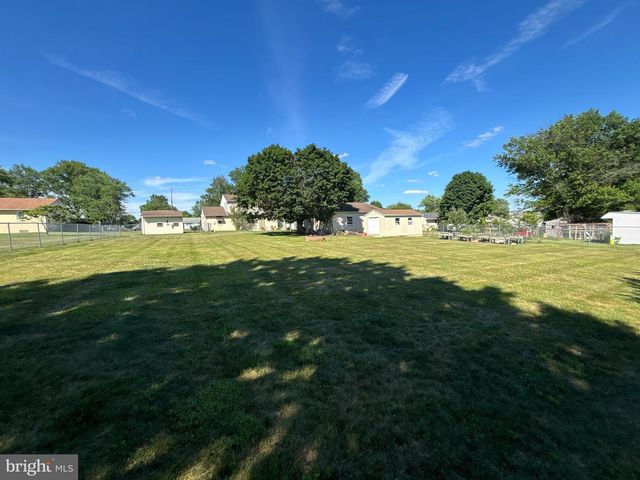 27 OAK LN, Royersford, PA 19468