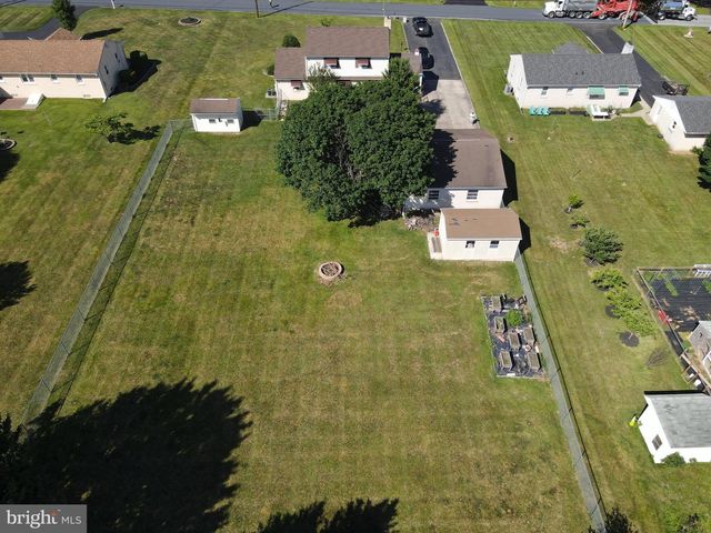 27 OAK LN, Royersford, PA 19468