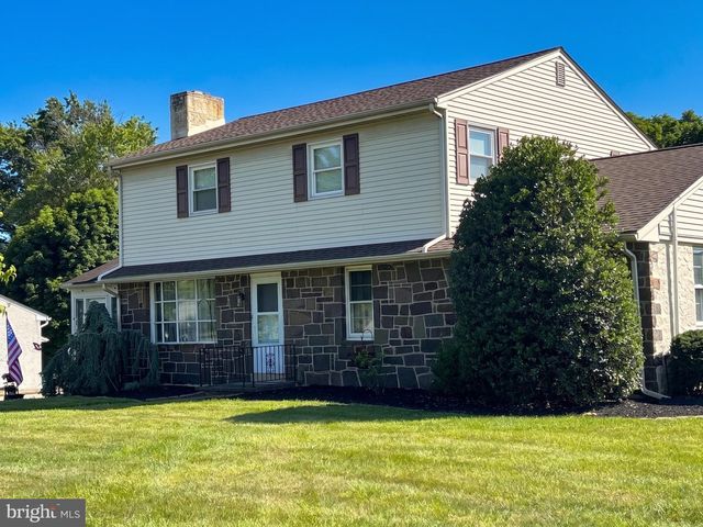 27 OAK LN, Royersford, PA 19468