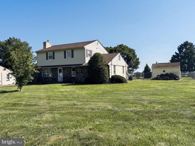 27 OAK LN, Royersford, PA 19468
