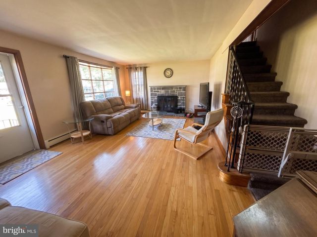 27 OAK LN, Royersford, PA 19468