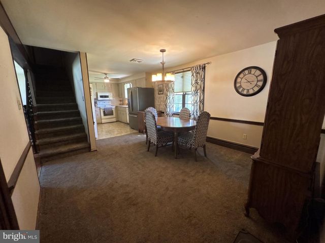 27 OAK LN, Royersford, PA 19468