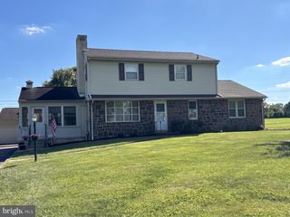 27 OAK LN, Royersford, PA 19468